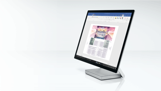 Imagem de um monitor de desktop exibindo um documento aberto no Microsoft Word